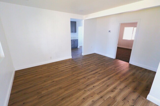 Foto del edificio - Updated and Stunning 2 Bedroom 1 Bathroom ...