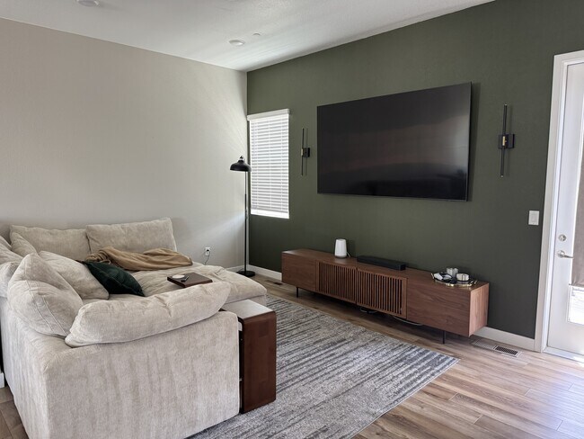 Foto del edificio - 1566 W 67th Dr