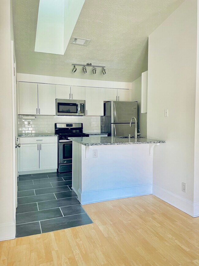 Building Photo - 1275 Keys Lake Dr NE