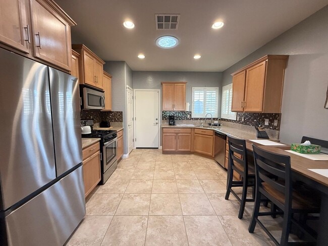 Building Photo - 2/BD 2/BA 55+ Fully Furnished Home in Sole...