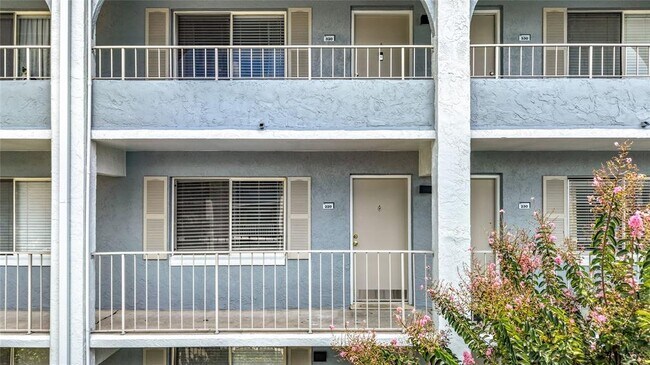 Foto del edificio - 131 Water Front Way