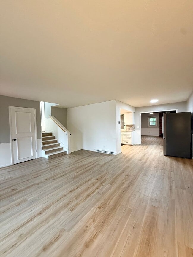Photo - Spacious 3BR Near Shadow Lake Shopping Center! House