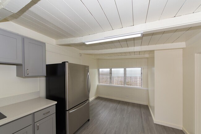 Building Photo - 723 Hoomalimali St