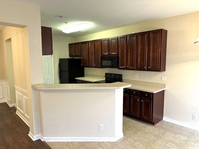 Building Photo - Welcome to Stonebridge! Swim/Tennis/HOA Co...