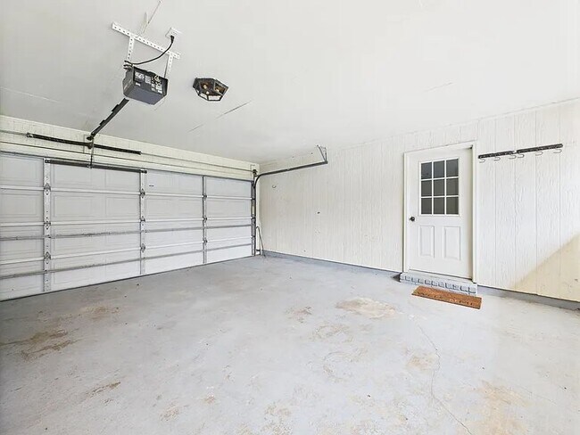 Building Photo - 128 Pigeon Loop