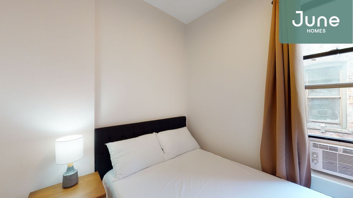 Primary Photo - ROOM ONLY in 3-bed/1.0-bath Home