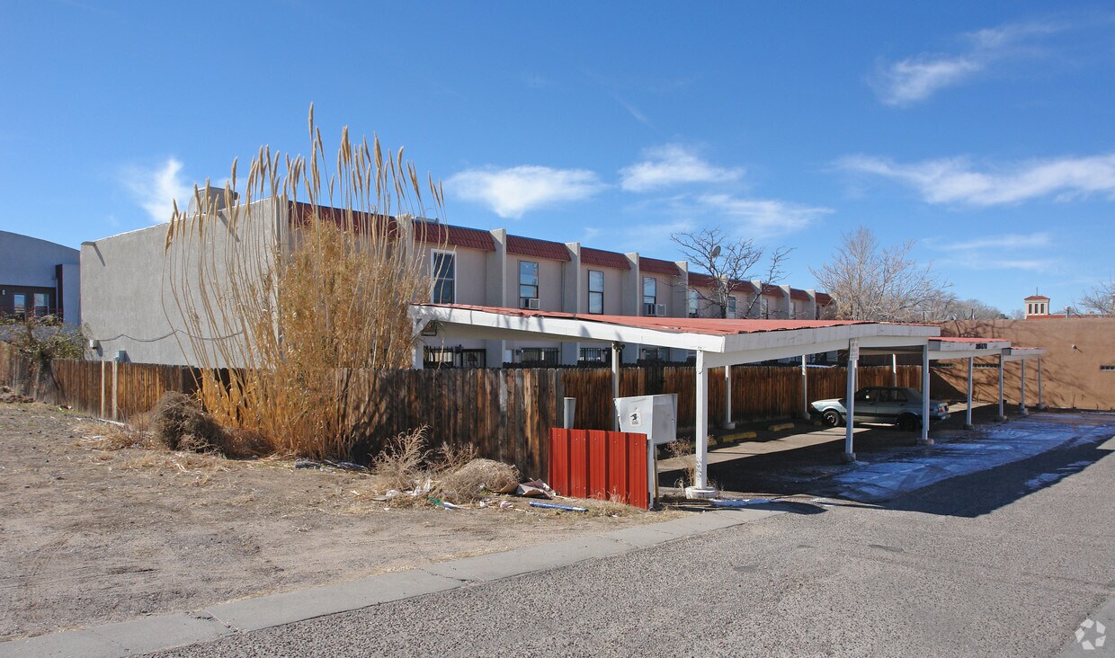 Foto del edificio - 3911 Silver Ave SE