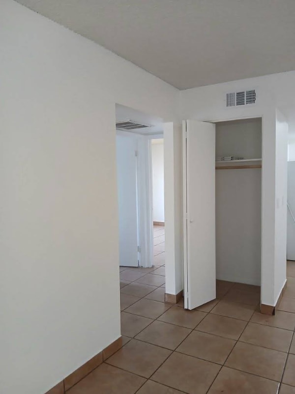 Foto del edificio - 2308 E Broadway Rd