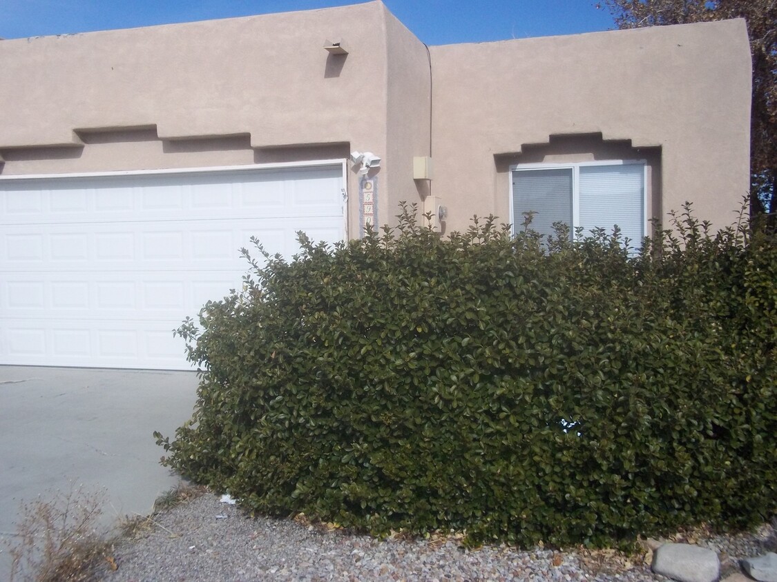 Foto principal - 5901 Camino de la Luna NW