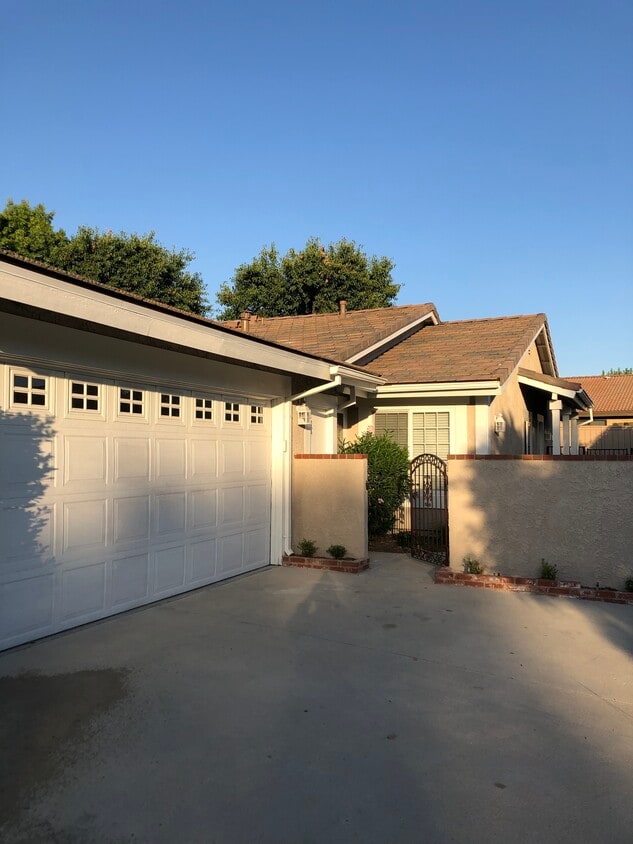 Building Photo - 26054 Magdalena Dr