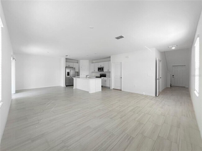 Building Photo - 17600 Shirewood Wy
