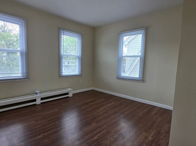 Building Photo - 111-10 204th St