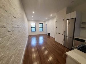 Primary Photo - 819 Avenue C