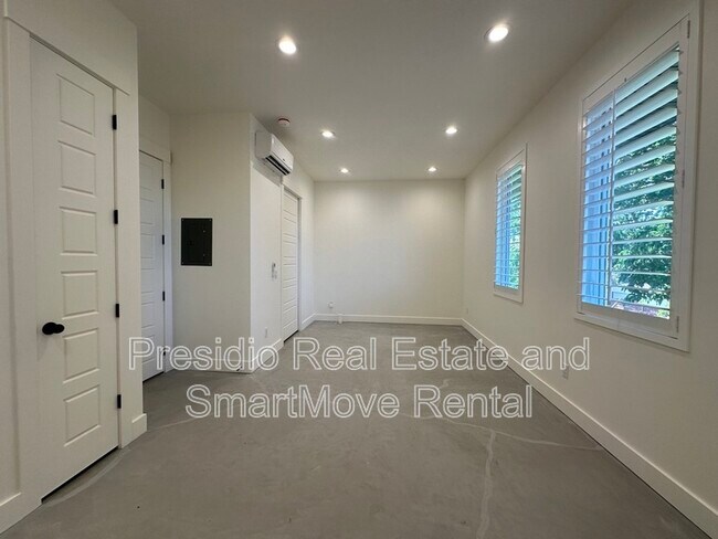 Foto del edificio - 828 Logan Ave S