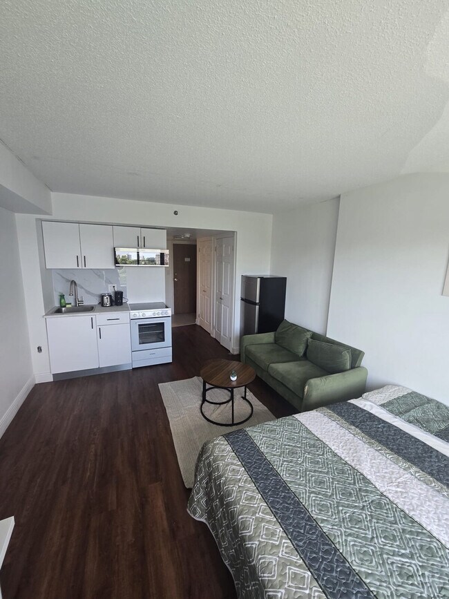 Building Photo - 550 Rue Wilbrod St