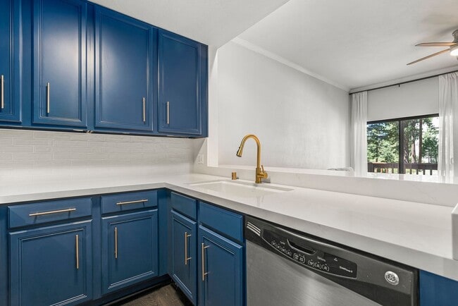 Foto del edificio - Remodeled One bedroom Woodstock Unit