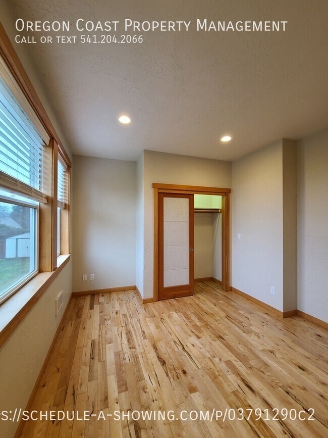 Foto del edificio - 961 NW Lanai Loop
