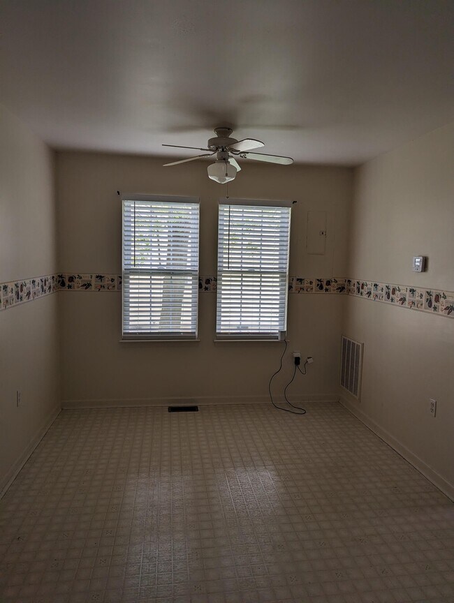 Foto del edificio - 339 Woodpoint Ave