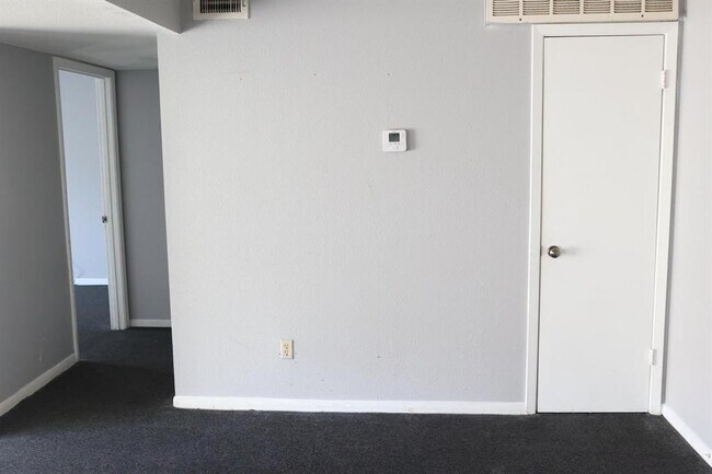 Foto del edificio - 8421 Hearth Dr