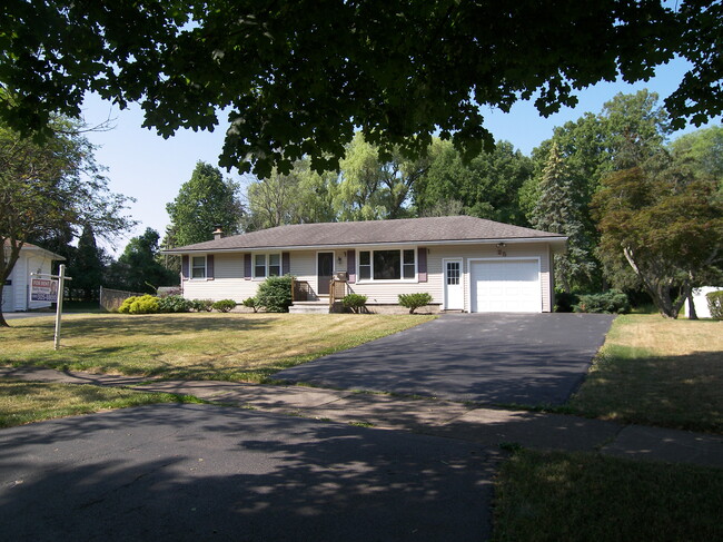 Building Photo - 25 Abby Ln