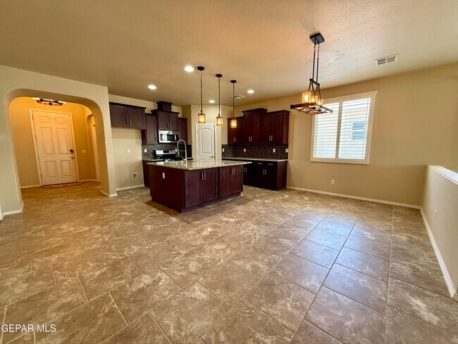 Building Photo - 7790 Enchanted Cir Dr