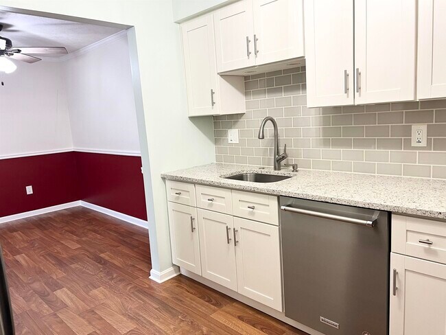 Foto del edificio - 1799 Bodwell Rd