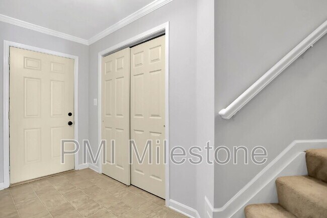 Building Photo - 930 Monet Dr
