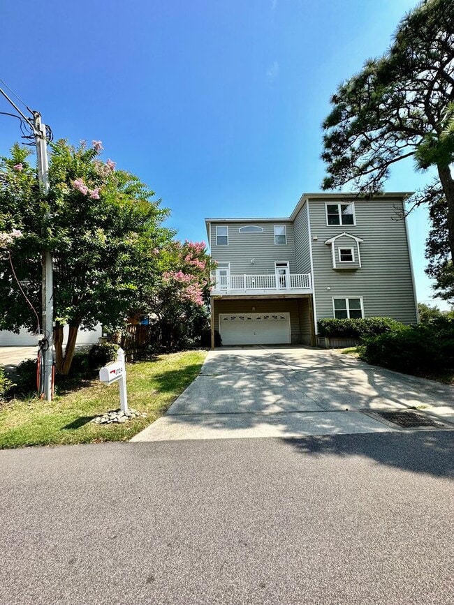 Building Photo - 3724 Surry Rd