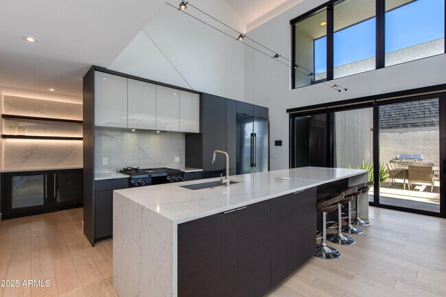 Building Photo - 1333 E Pomelo Grove Ln