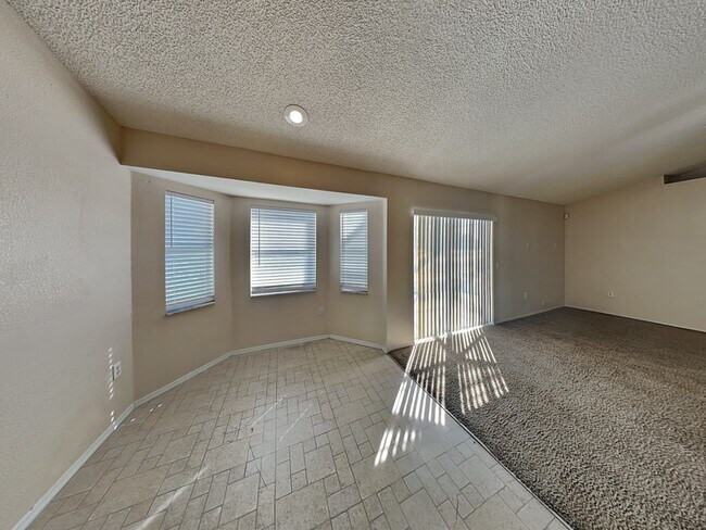 Foto del edificio - 523 Terranova Cir