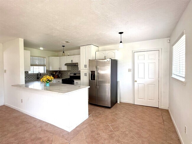 Foto del edificio - 9350 Guywood St