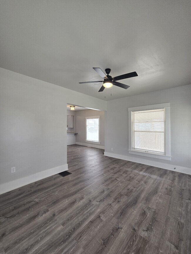 Foto del edificio - 250 Millwood N