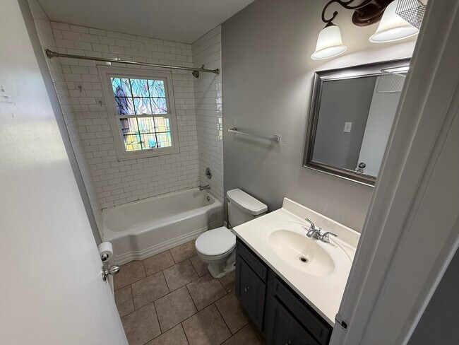 Foto del edificio - 2023 Clays Mill Rd