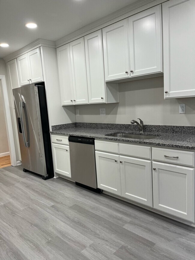 Foto del edificio - 1008 Colonial Ave