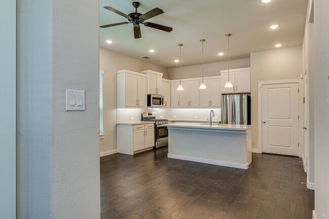 Foto del edificio - 1237 Pebblebrook Dr