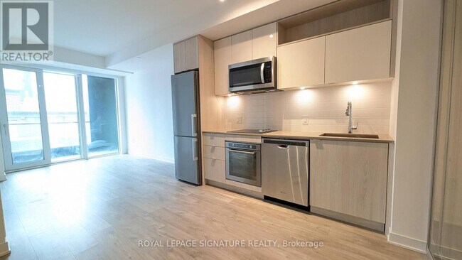 Photo du bâtiment - 121 Lower Sherbourne St