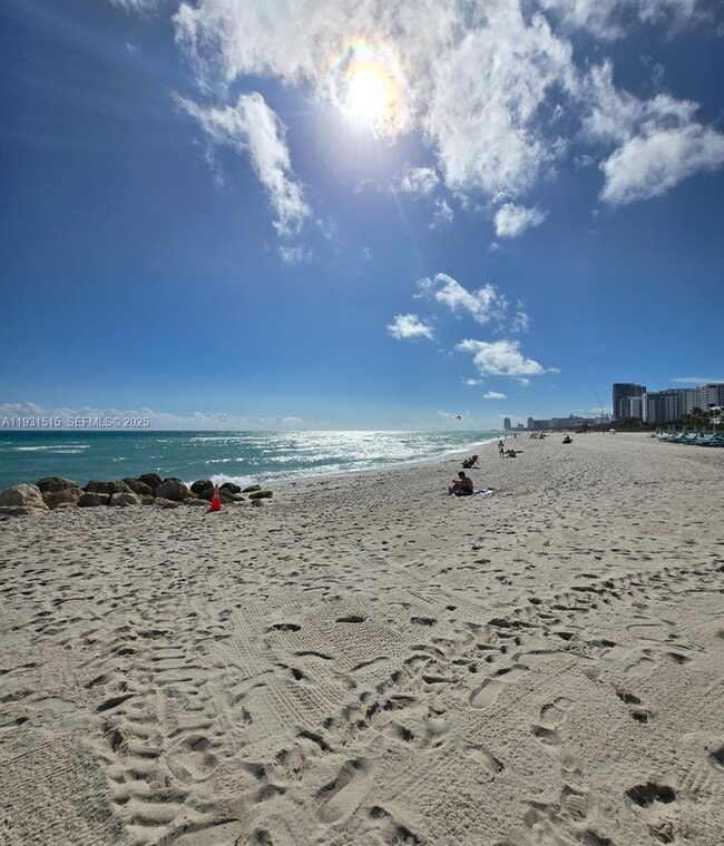 Building Photo - 2899 Collins Ave