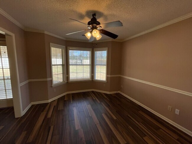 Foto del edificio - EASTOVER, HARDWOOD FLOORS, DESOTO CENTRAL SCHOOLS!