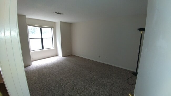 Building Photo - Nice 2 bedroom 2 bath condo - Great Location