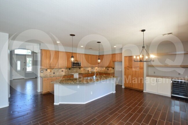 Building Photo - 857 E Carla Vista Dr