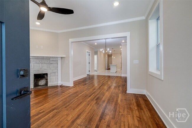 Foto del edificio - 905 E Park Ave