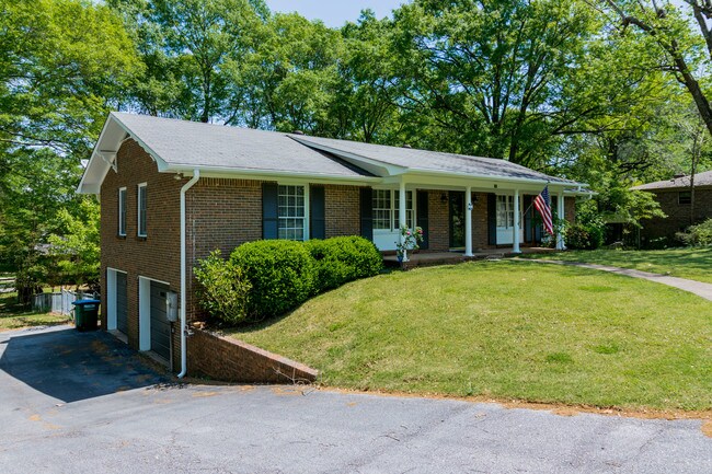 Building Photo - 560 Shoshone Dr