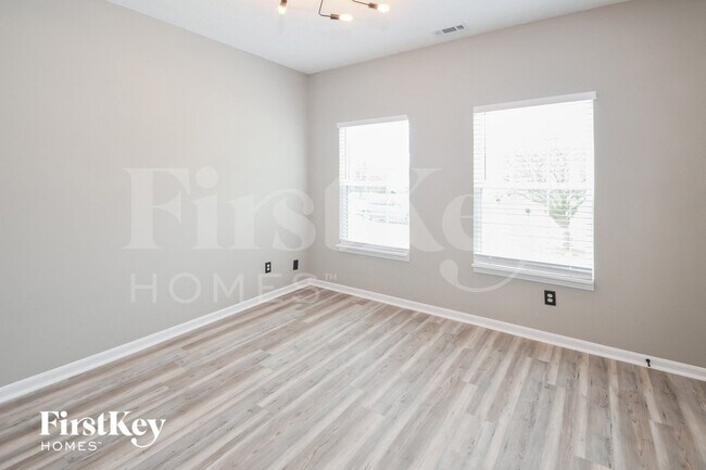 Building Photo - 443 N Odell St