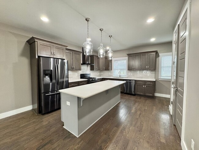 Photo - 3 Bed, 3.5 Bath Home w/ 2 Car Garage and Lake Views