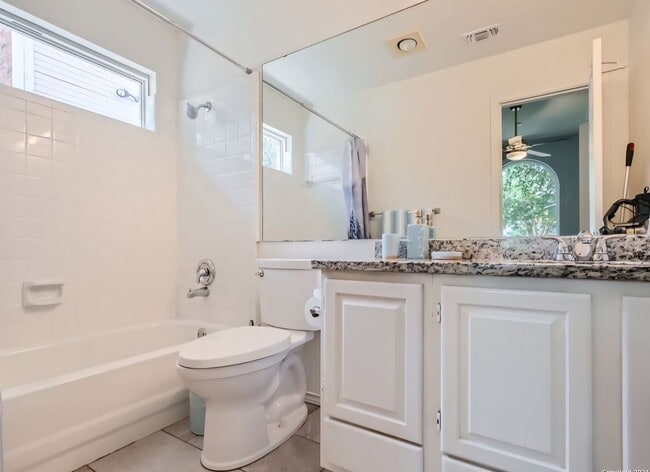 Building Photo - 2723 Montebello