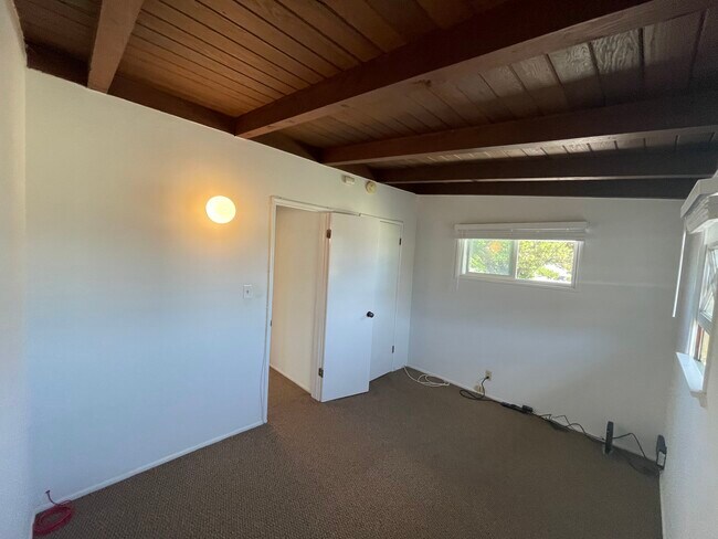 Building Photo - 412 16th Pl