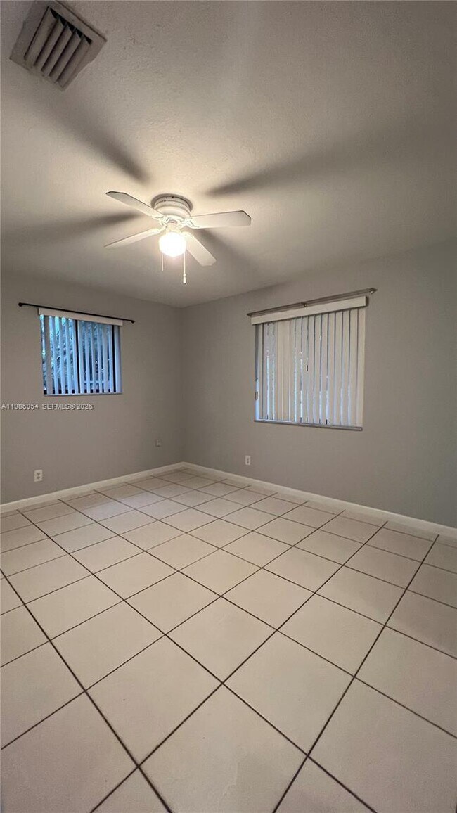 Foto del edificio - 5048 SW 92nd Terrace