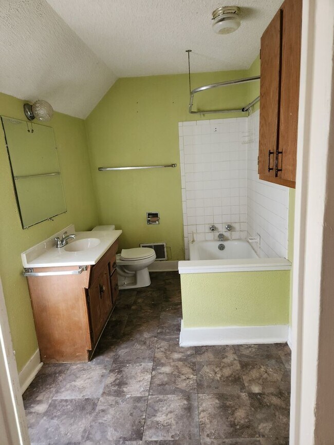 Building Photo - Ready Key-1107