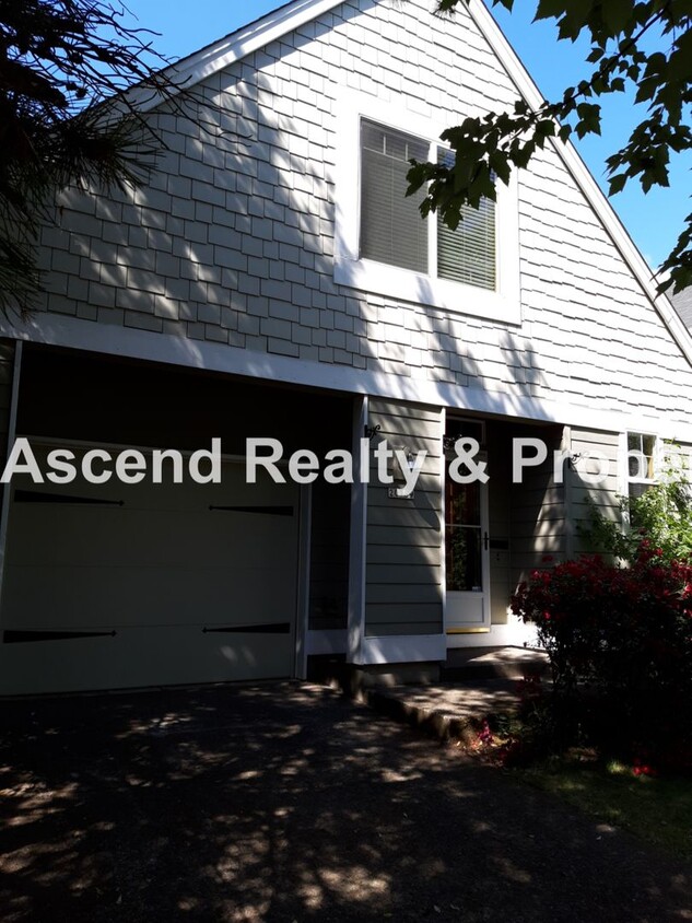 Foto principal - Tanasbourne Area 3 Bed Fenced Yard 1/2 Blo...