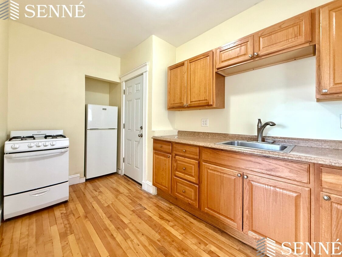 Primary Photo - 5 Sherborn Ct